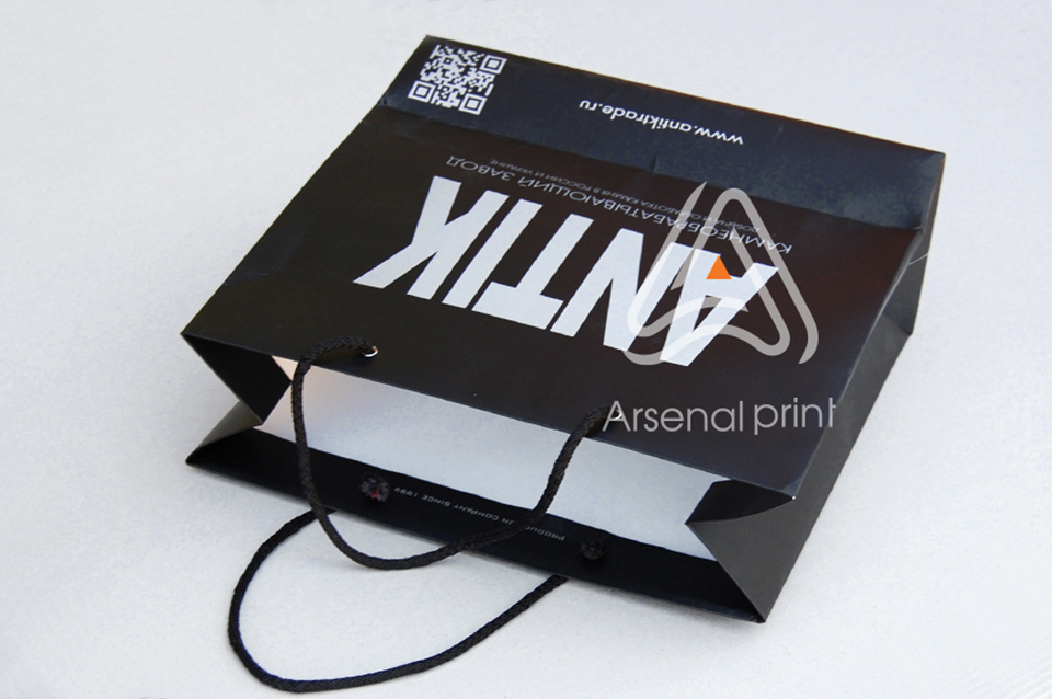 Друк картонних пакетів з логотипом