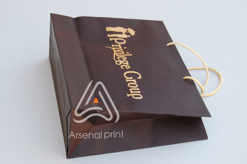 Пакет паперовий з тисненням логотипу