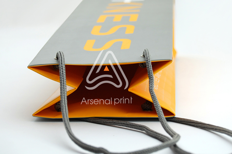 Пакет паперовий з УФ лаком