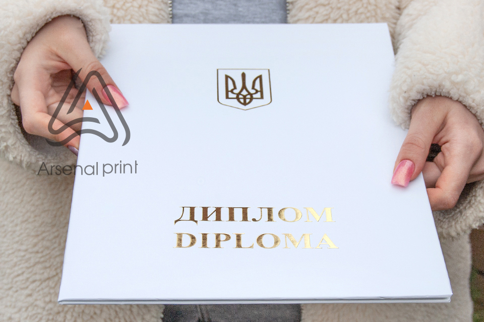 Біла A4 обкладинка для диплома з стрічкою