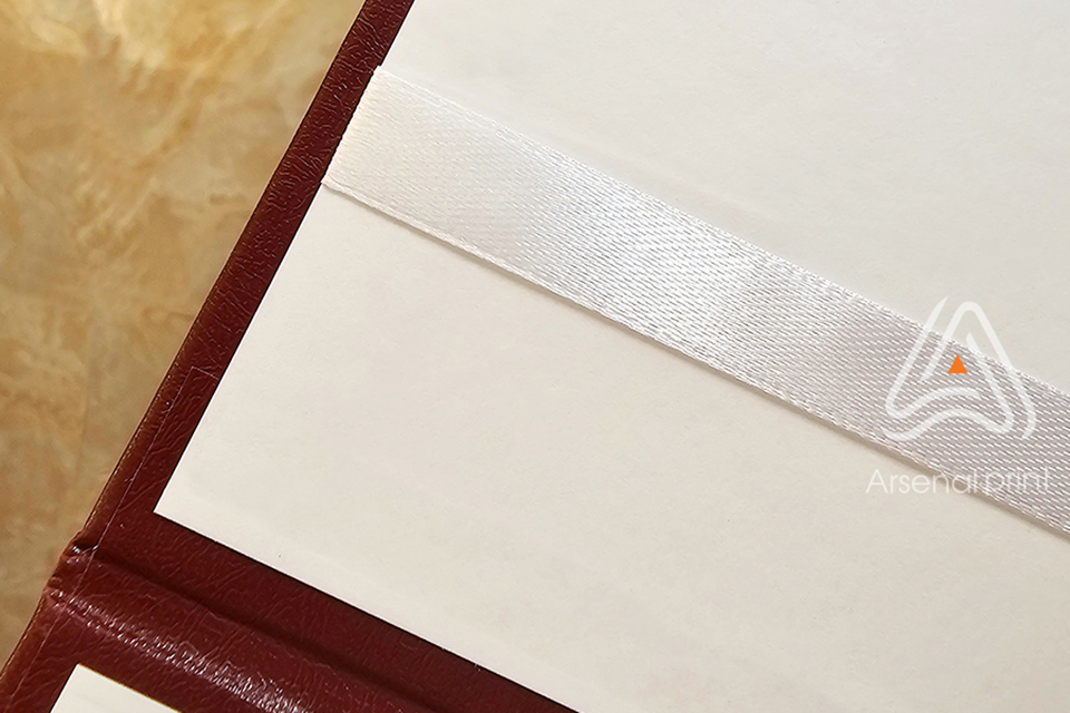 Адресна папка до підпису -червона