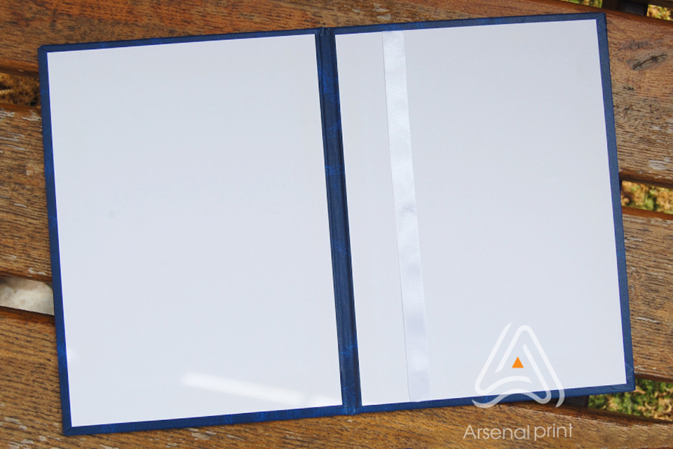 Обкладинка для вручення із стрічкою 