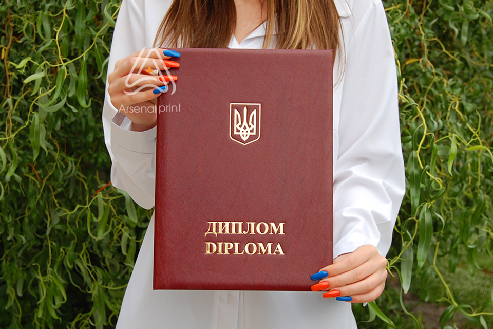 Купити обкладинку на диплом (червона)