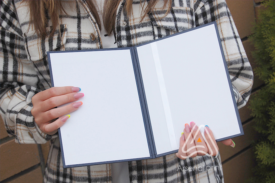 Купити синю обкладинку на вручення - Герб