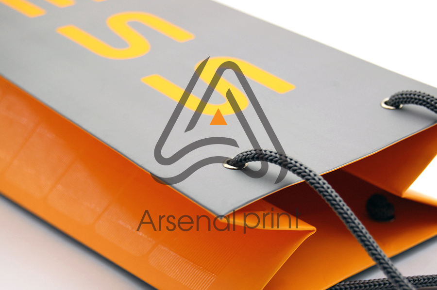 Паперовий пакет з люверсами