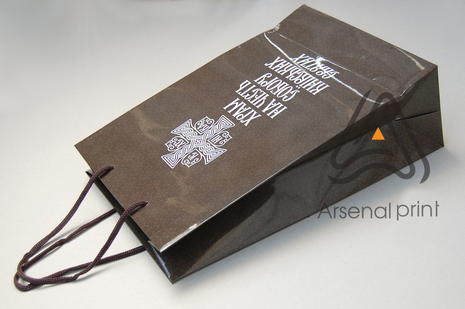 isgotovleniye bumagnih paketov