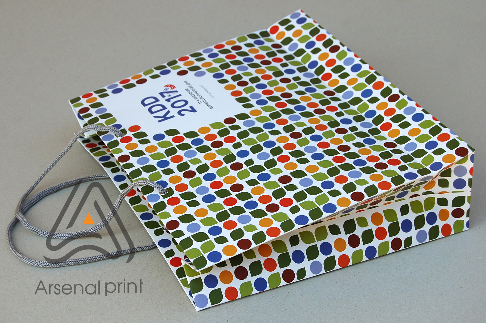 pakety s logo bumagniye