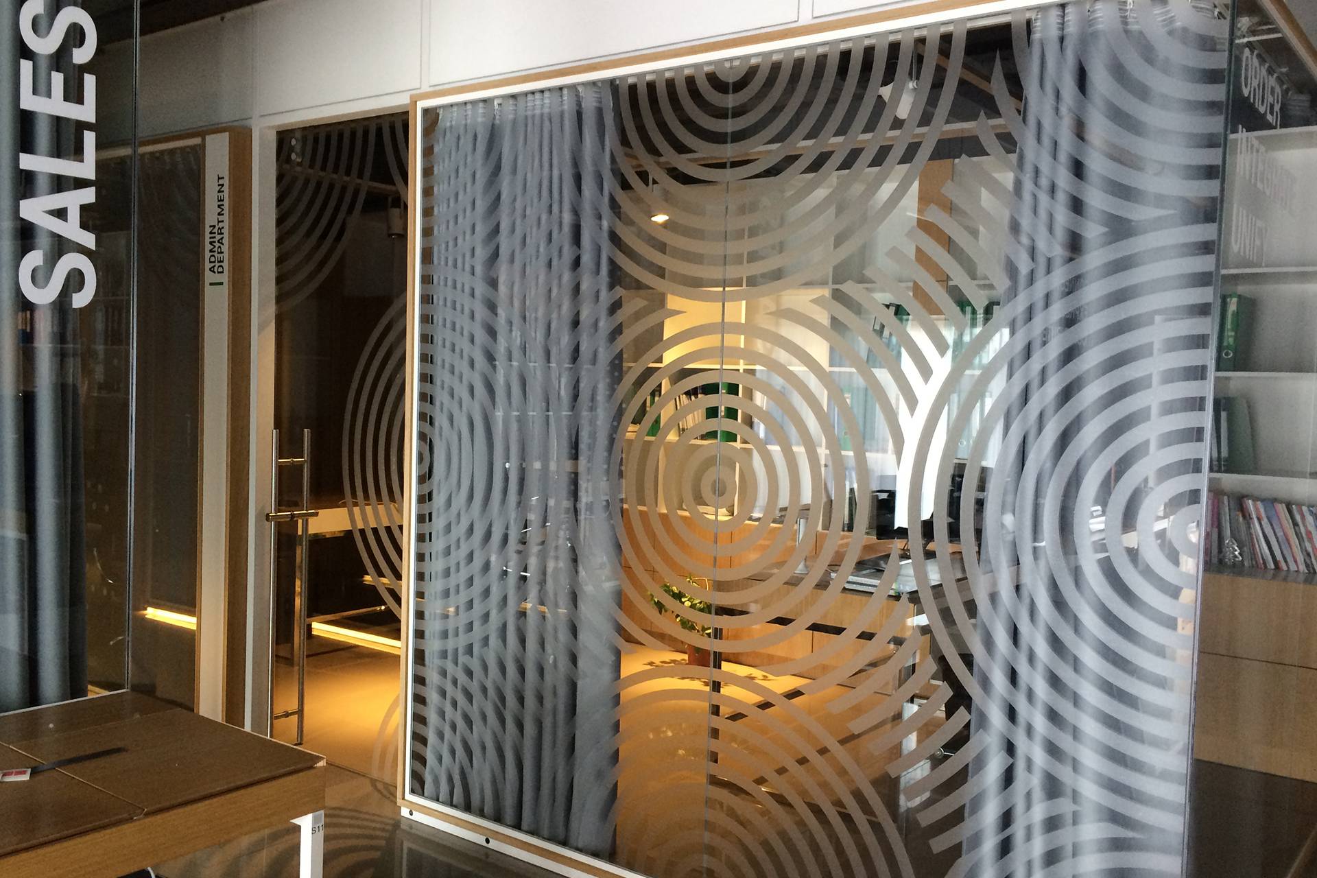 Поклейка офісів